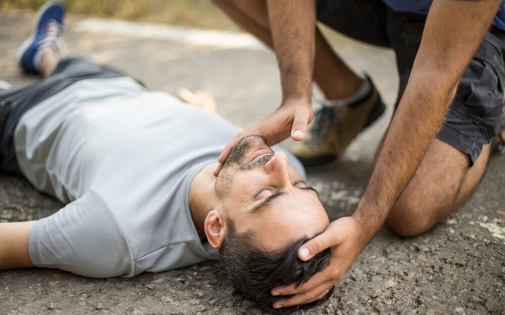 Cómo actuar en caso de accidente en la calle: primeros auxilios